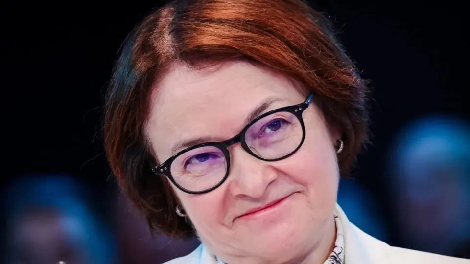 Отсутствие главы Центробанка на ключевых форумах породило слухи. Между тем приняты поправки к бюджету и меняются механизмы финансирования — это ослабляет независимость денежно-кредитной политики и угрожает ростом инфляции.