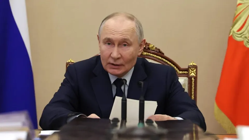 Президент отреагировал на резкое сокращение инвестиций — падение на 14,3% в I квартале — и заявил, что принятые меры стабилизируют ситуацию; правительство связывает спад с высокими ставками, снижением прибыли и внешними ограничениями.