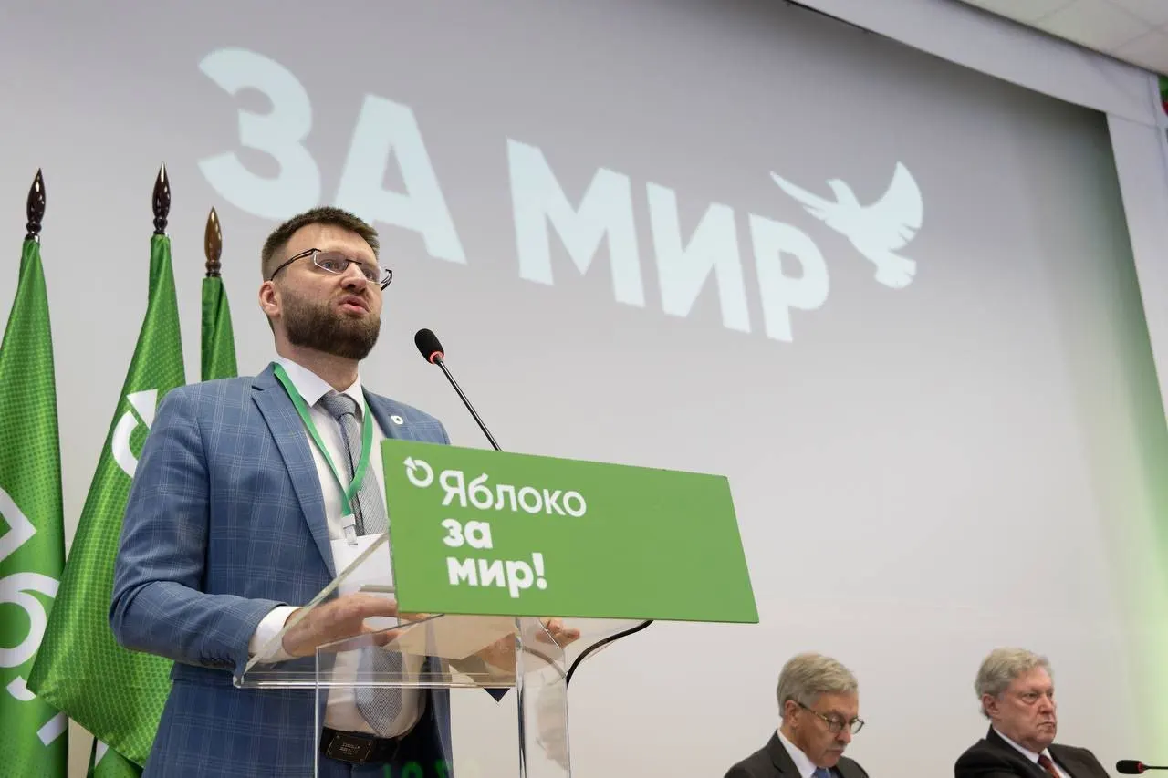 Ведомство отклонило просьбу снять с Дорохова статус «иноагента», ссылаясь на «факты ведения политической деятельности»: поздравления, участие в судах и публичные акции.