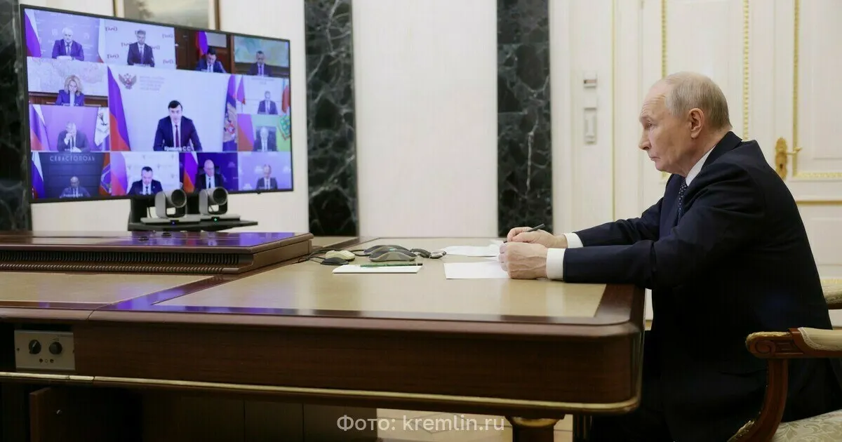 Президент распорядился оперативно развернуть возможности малого и среднего бизнеса по выпуску нефтепродуктов — решение было озвучено на совещании с правительством после инициативы губернатора Иркутской области.