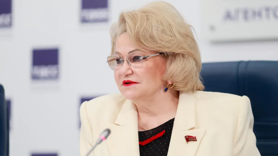 Замалчивание проблем с поставками топлива может привести к срывам уборочной кампании и дефициту продуктов, предупреждают депутаты и отраслевые эксперты.