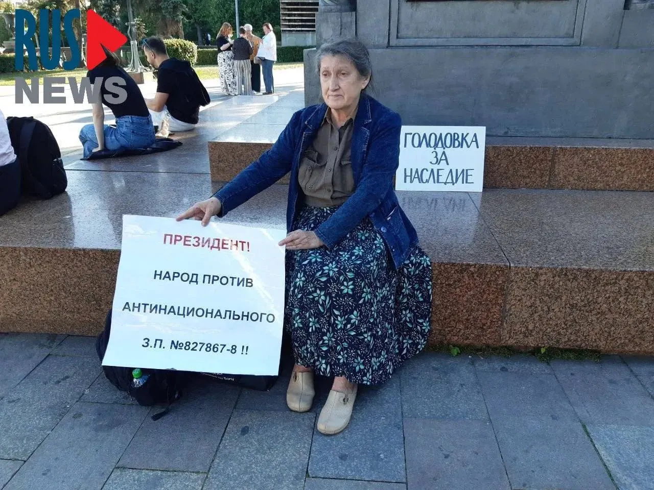 Председатель новосибирского отделения ВООПИК объявила голодовку в Москве в знак протеста против поправок о снятии охранного статуса с памятников. Её задержали и поместили в психиатрическую больницу, активисты намерены обжаловать это решение.