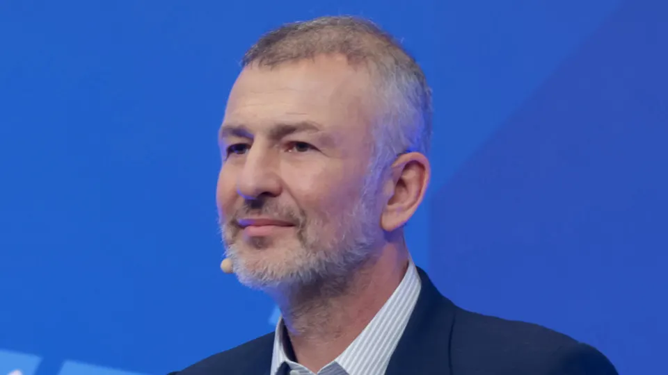 После угрозы изъятия энергетической компании её владелец перечислил почти полную стоимость покупки в пользу образовательного центра «Сириус», и иск Генпрокуратуры был отозван.