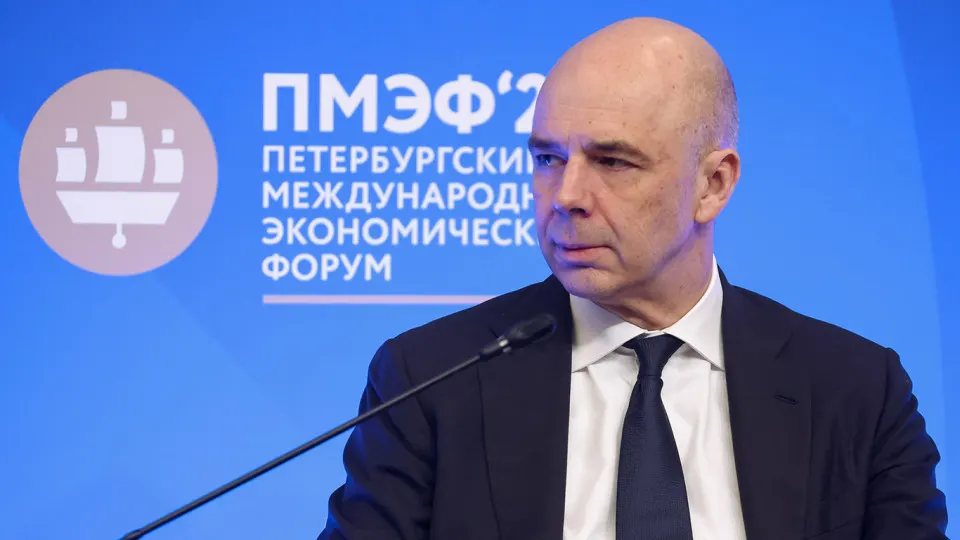 Аукционы по ОФЗ проходят слабо: на четырех последних размещениях Минфин привлек менее 10 млрд руб., один аукцион признан несостоявшимся. Рынок ждёт ясности по бюджетной политике и траектории ставки ЦБ.