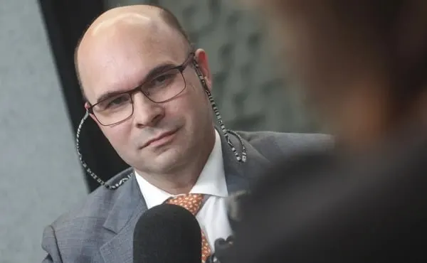 Заместитель председателя Центробанка Алексей Заботкин в часовой прямой линии прокомментировал курс рубля, роль экспорта и бюджетного правила, защиту вкладов от инфляции и возможные «шоки предложения».