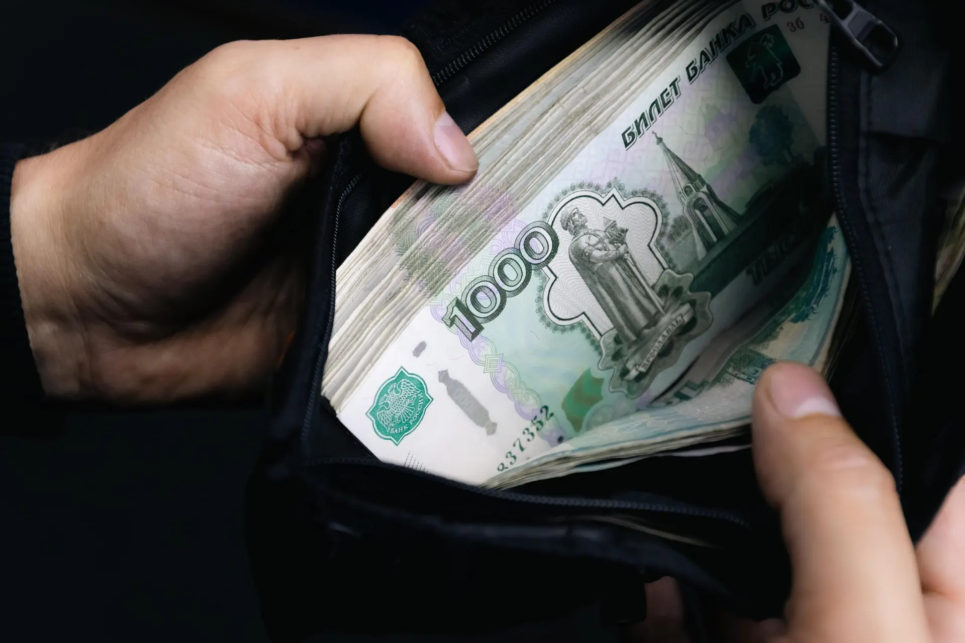 В Центробанке объяснили, почему замедление инфляции не обязательно приводит к снижению потребительских цен и предупредили об опасности дефляции.