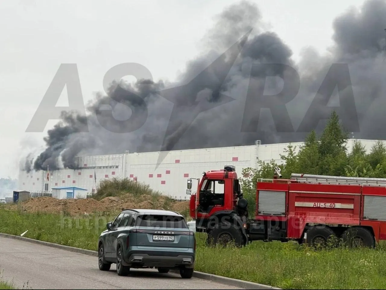 За ночь в нескольких регионах зафиксированы атаки беспилотников, пожары и разрушения, а также задержания и остановки транспортных коммуникаций. Есть пострадавшие и погибшие, локальные службы организуют эвакуации и пункты размещения.