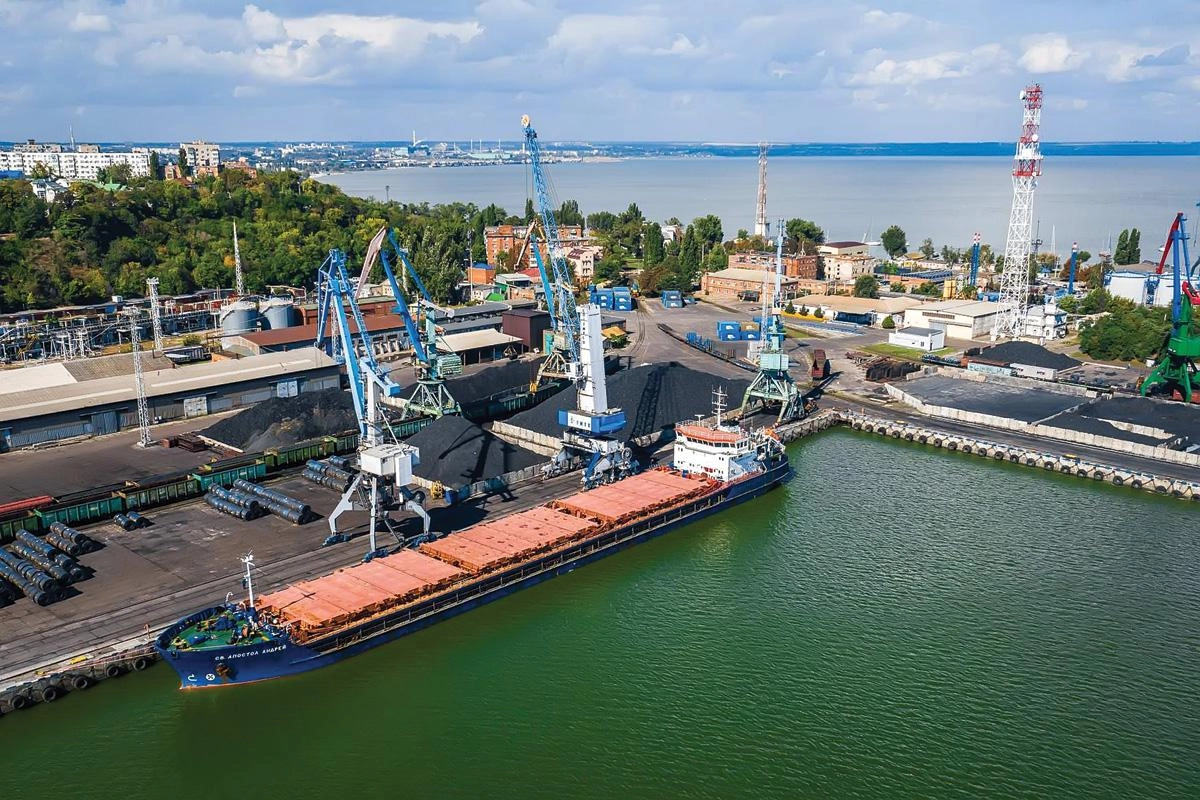 Из‑за атак беспилотников отгрузки из портов Азовского моря приостановлены: Минсельхоз предлагает компенсировать до 90% расходов на перевозку зерна из Ростовской области в черноморские и балтийские порты.