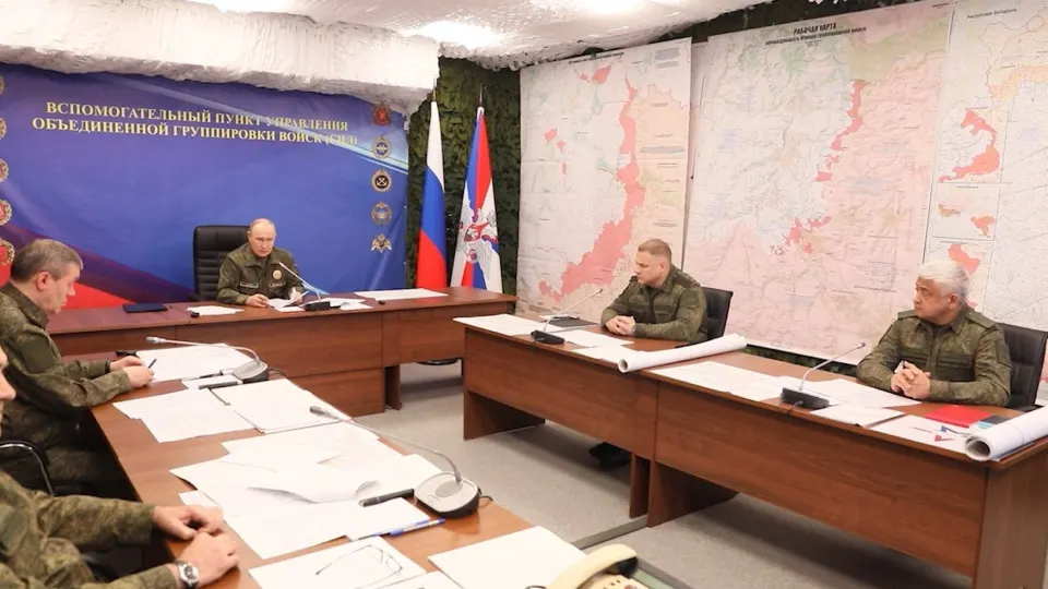 На совещании с военными президент потребовал анализа участия иностранных «подстрекателей» в реальных боевых действиях и распорядился о дальнейшем нанесении массированных ударов по военной инфраструктуре Украины.