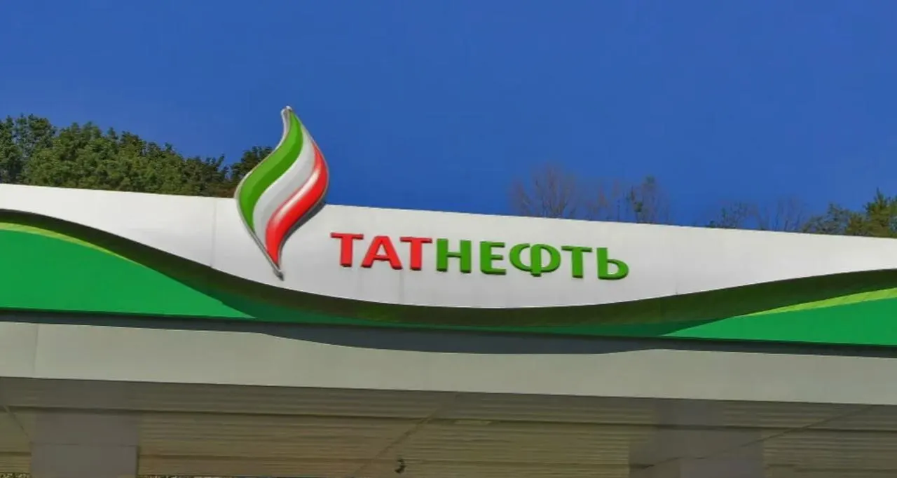 Сотрудники заправок по франшизе в регионе жалуются на задержку выплаты зарплаты за июнь и июль, а на некоторых станциях исчезло топливо. Проблемы затрагивают водителей и персонал.