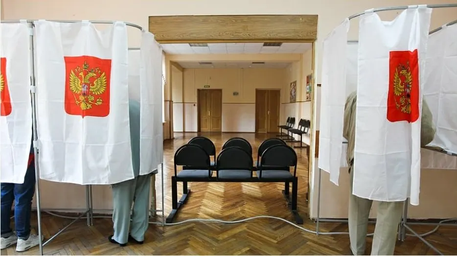 Документ призван регламентировать поведение партийных наблюдателей и фиксировать возможные нарушения, но критики считают его попыткой управлять процессом под видом законности. Региональная редакция на федеральной волне.
