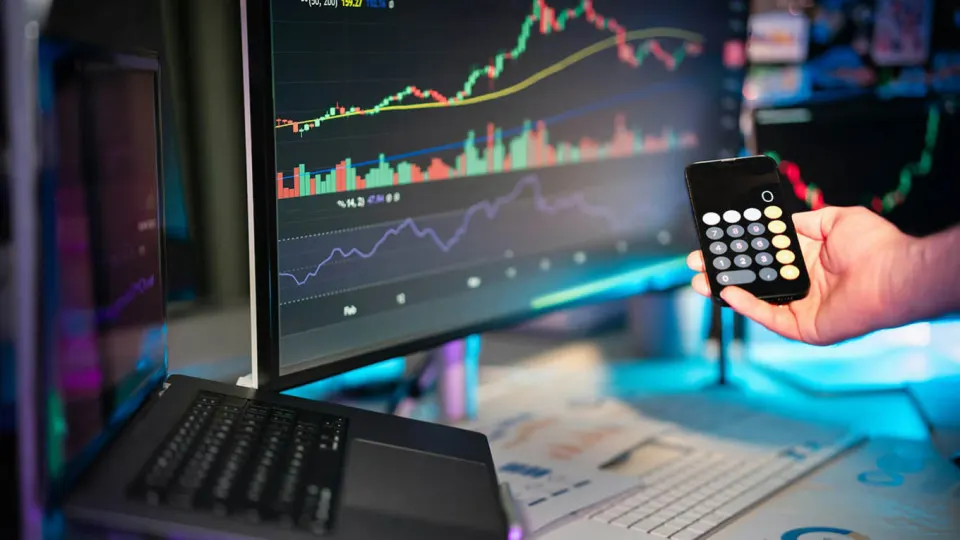 Глава ПСБ предупредил о возможности заморозки средств в стейблкоине USDT; речь идёт о влиянии на долларовую зависимость и на работу крупных игроков рынка криптовалют в России.