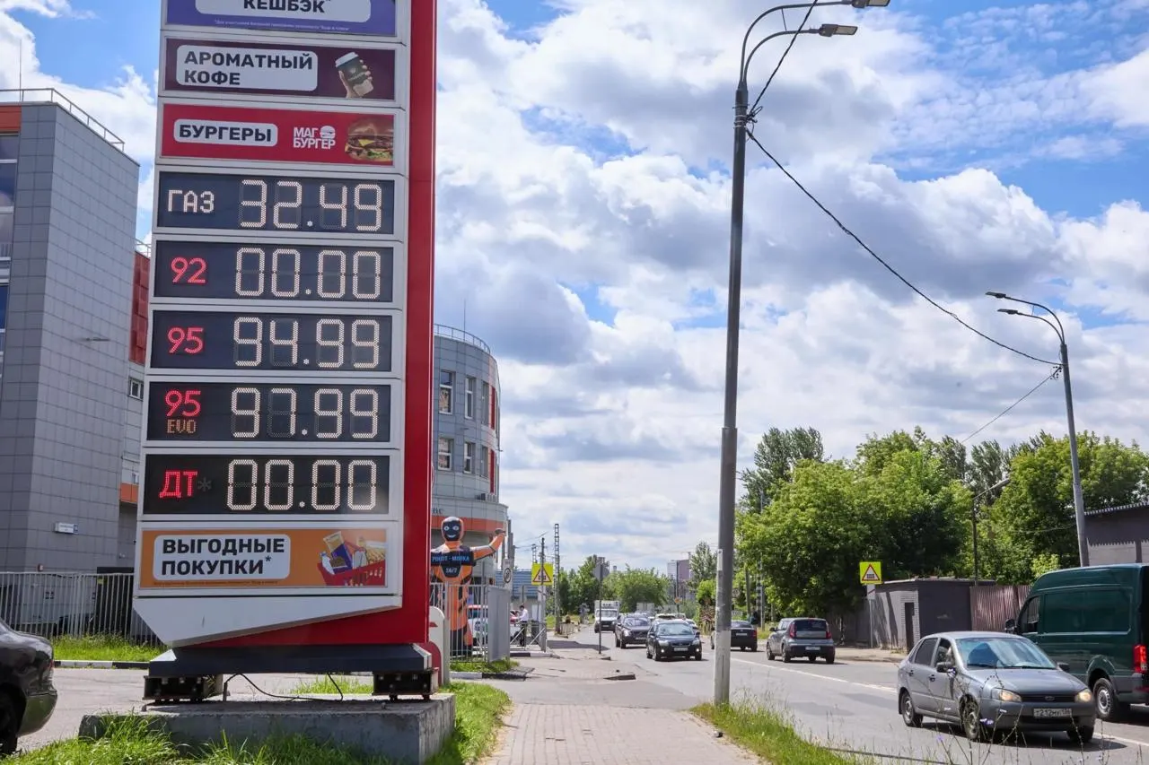 Рост цен на топливо вызывает серию проверок: независимые АЗС чаще попадают под надзор, а цены продолжают расти по всей стране.