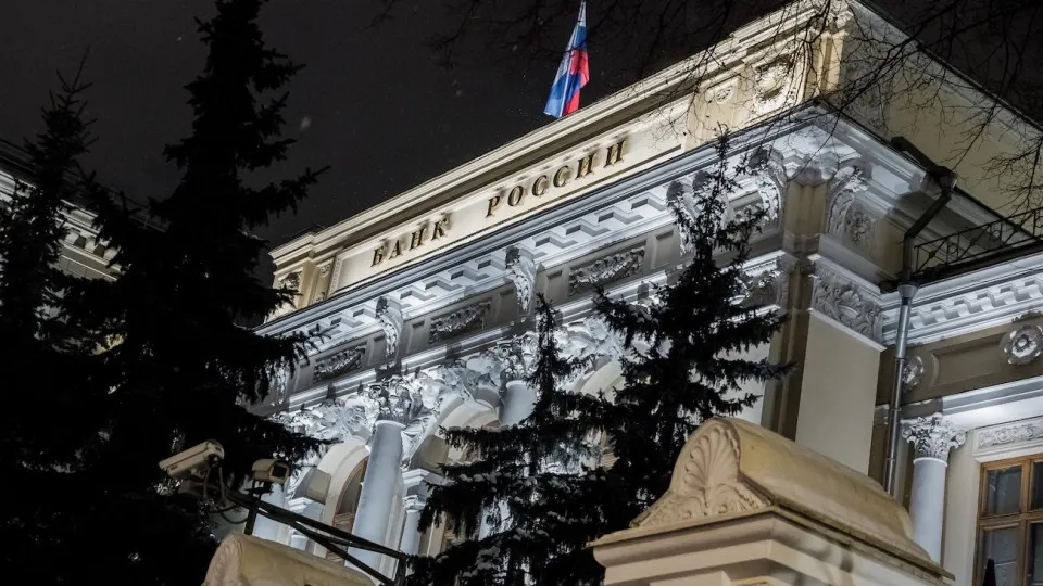 Банк России расширил сервис, позволяющий сообщать о лицах, которые фактически управляют банковскими и другими финансовыми организациями, но формально не занимают должности.