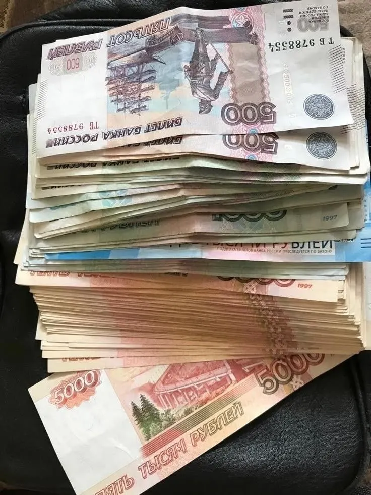 Депутат предложил обязать выплату годовой премии, которую часто называют 13-й зарплатой; на первом этапе это коснется бюджетников.