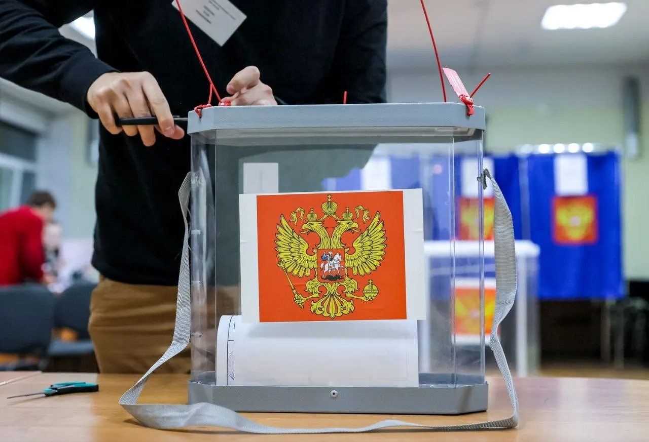 По данным экзитпола второго дня: Единая Россия — 53,5%, КПРФ — 14,5%, ЛДПР — 10,1%, Новые люди — 8,4%, Справедливая Россия — 6,0%, Партия пенсионеров — 2,8%, испорченные бюллетени — 1,5%; 37% воздержались.