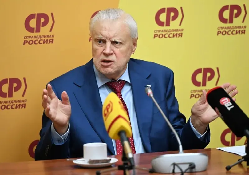 Лидер «Справедливой России» Сергей Миронов объяснил падение рейтинга партии трудностями и последствиями спецоперации, заявив о возвращении к активной работе и объясняя причины снижения поддержки.