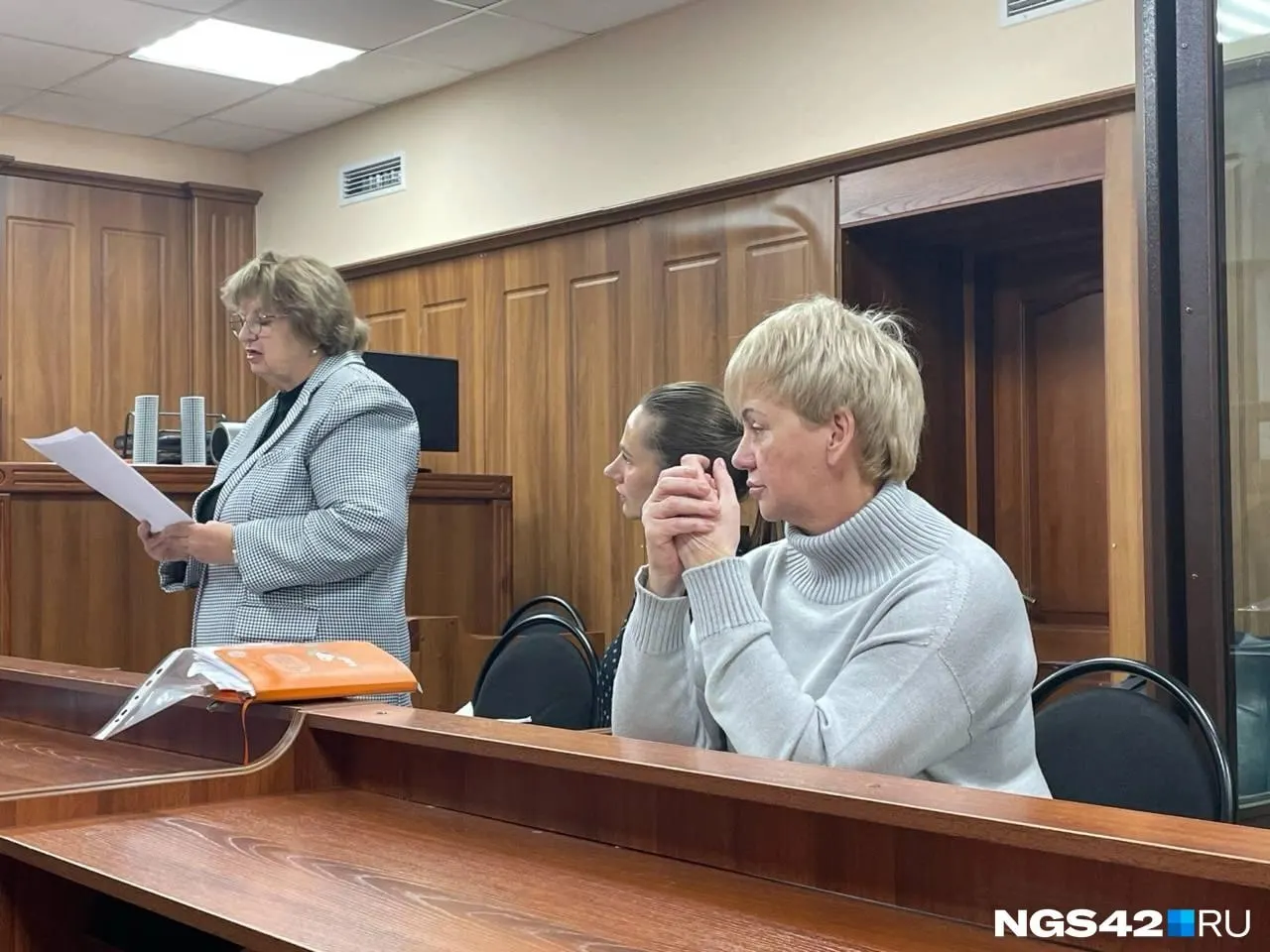 Суд рассматривает обвинения в взятках и мошенничестве в отношении экс-министра. Ожидается окончательное решение по делу.