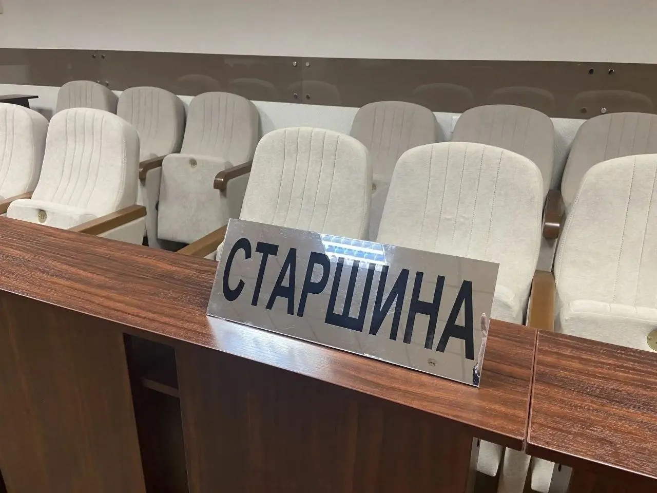 Проект предусматривает сокращение числа заседателей вдвое и введение роли судьи в ходе совещания.